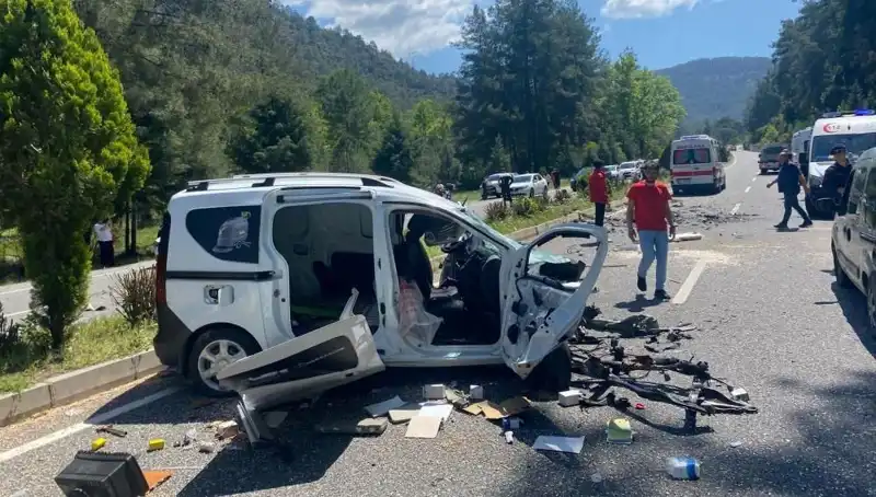 Marmaris'te Feci Kaza: Yolda Savaş Alanı, Can Kaybı ve Yaralılar Var