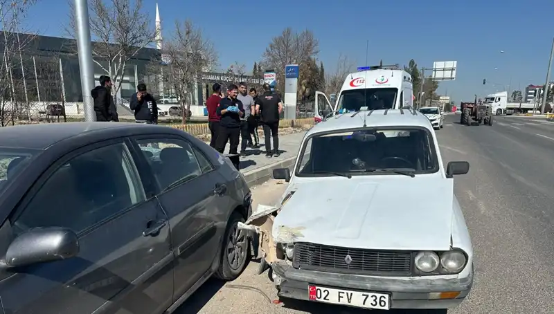 Park Halindeki Araca Çarpan Otomobil: Kaza Sonrası Yaşananlar