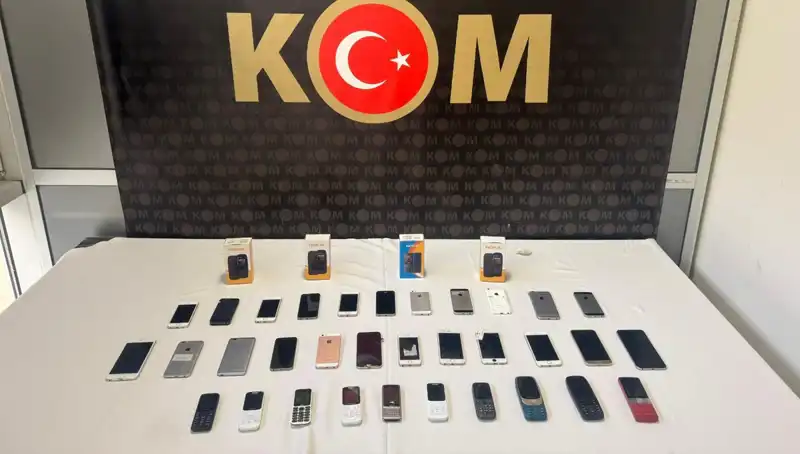 Gümrük Kaçağı 37 Akıllı Telefon Daha Ele Geçirildi
