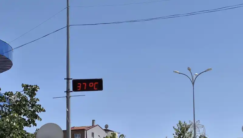 Sıcaklık Rekorları Kırılıyor: Bir İlçede Termometreler 38 Dereceyi Aştı!