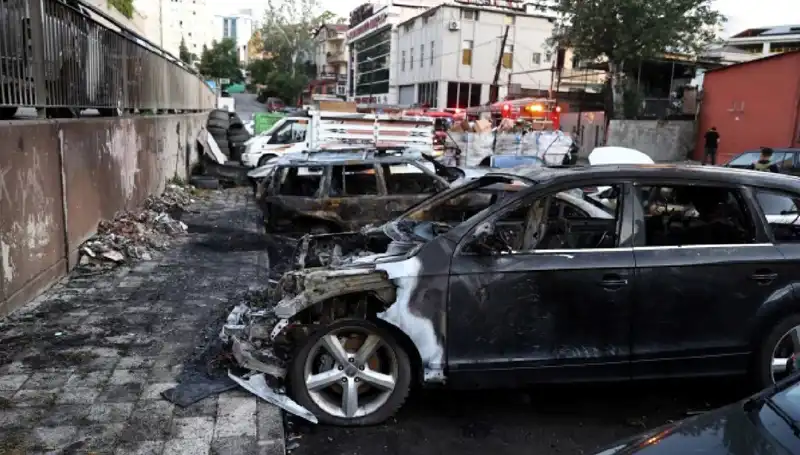 Sanayide Tamir İçin Bekleyen Araçlar Kundaklama Kurbanı Oldu!