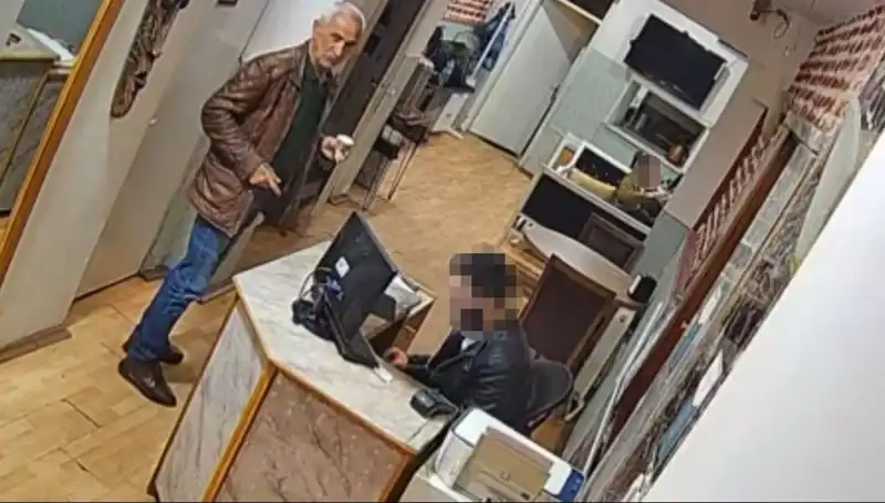 Özgür Özel'e Saldıran Selçuk Tengioğlu'nun Olay Anındaki Son Görüntüleri Yayınlandı!