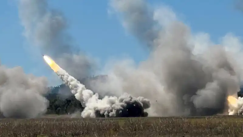 Avustralya’nın En Büyük Askeri Tatbikatında HIMARS Atışı Gerçekleşti