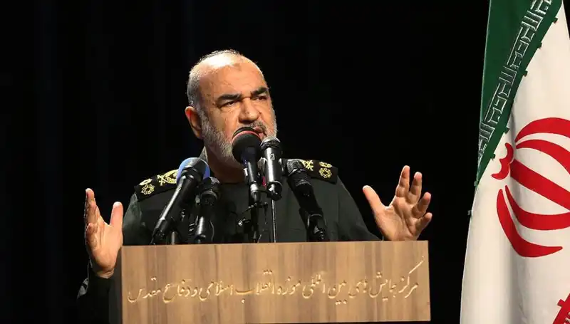 İran Devrim Muhafızları'ndan Trump'a Yanıt: "Düşmanlarımızı Yıkıcı Şekilde Yanıtlayacağız"