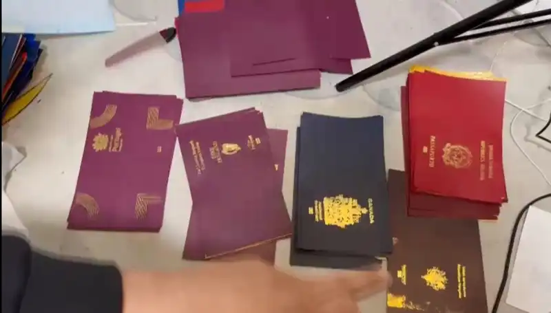 Sahte Pasaport ve Vize Çetesi Çökertildi: Suçlulara Büyük Darbe