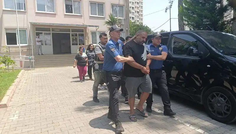 Adana’da Dolandırıcılık Operasyonu: Sahte Emlakçılar Suçüstü Yakalandı!