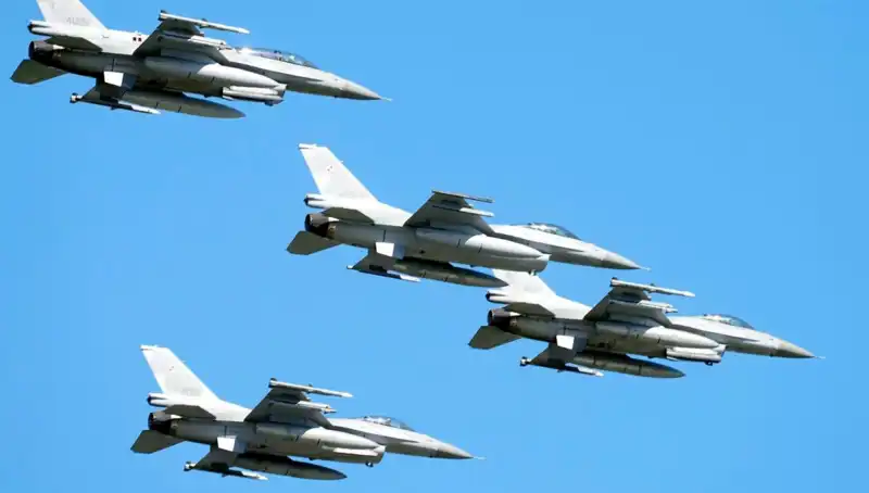 ABD, Ukraynalı Pilotlar İçin 310 Milyon Dolar Harcayarak F-16 Eğitimi Veriyor