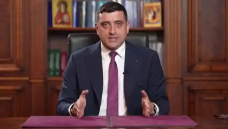 Romanya'da Seçimlerde Aşırı Sağcı Aday Şaşırtan Bir Başarı Gösterdi