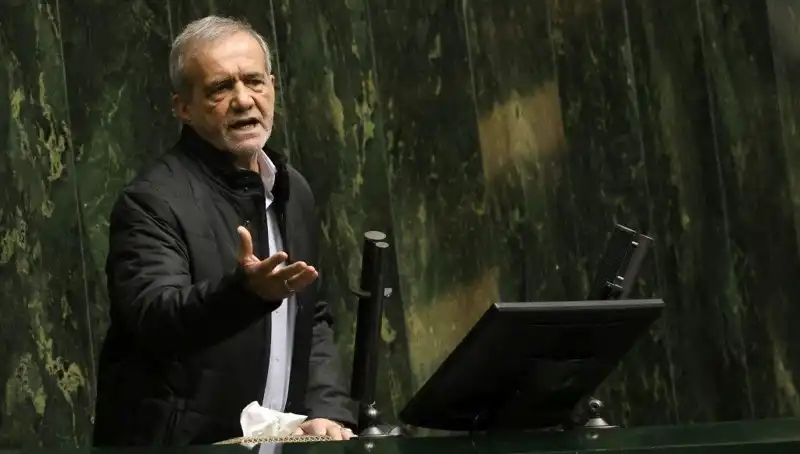 İran'ın Lüks Seyahati Kriz Yarattı: Yardımcı Görevden Alındı