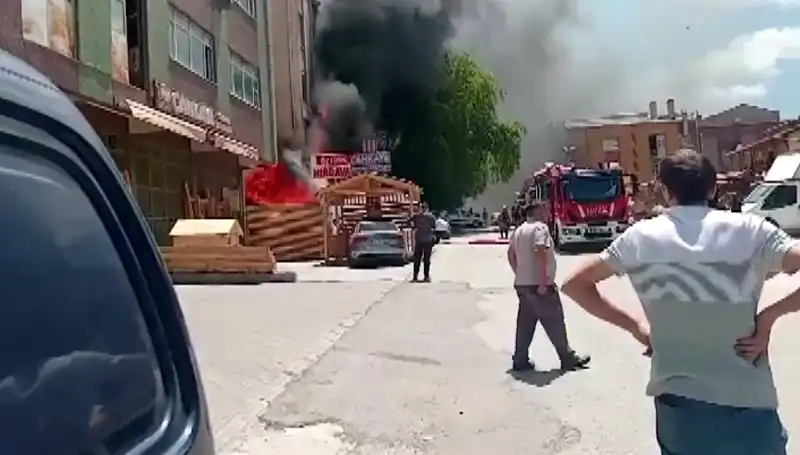 Ankara'da Tahrip Edici Yangın: İş Yerleri Alev Alev Yandı!
