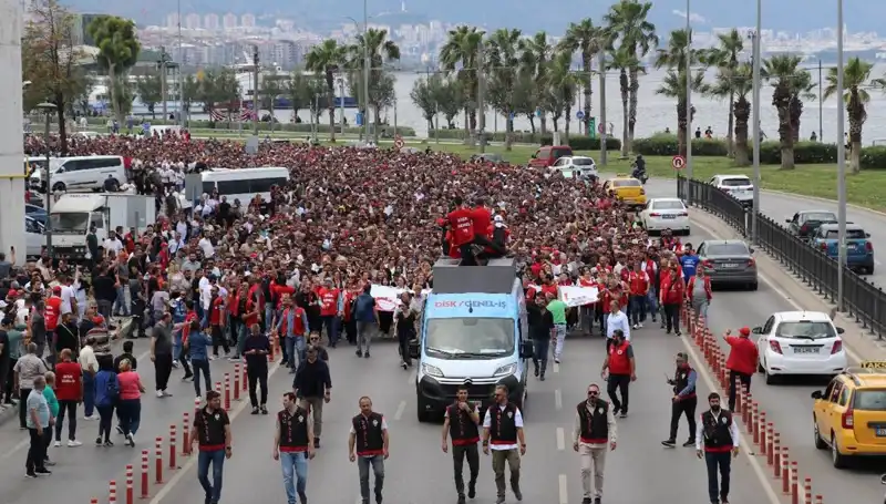İzmir'de Grev İkinci Haftasına Girdi: İşçiler Taleplerinde Israrcı