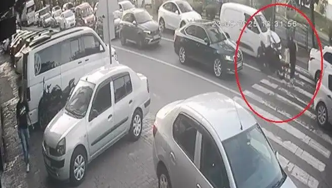 Motosiklet Kazası: Yaya Geçidinden Geçenlere Can Acıtan Çarpışma