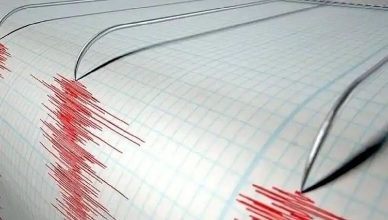 Ege Denizi'nde 3.5 Büyüklüğünde Deprem Meydana Geldi, Halk Endişeli