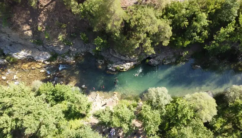 Adana'da Nem Sıcakları Bunaltırken Yaylacılar Doğal Sularla Serinliyor