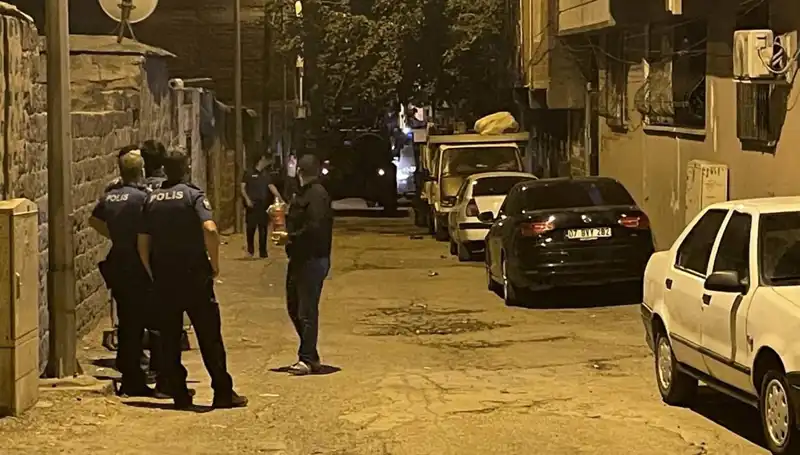 İstanbul'da Polise Ateş Açan Şahıs, Bacaklarından Vurularak Eşkalini Belirtti