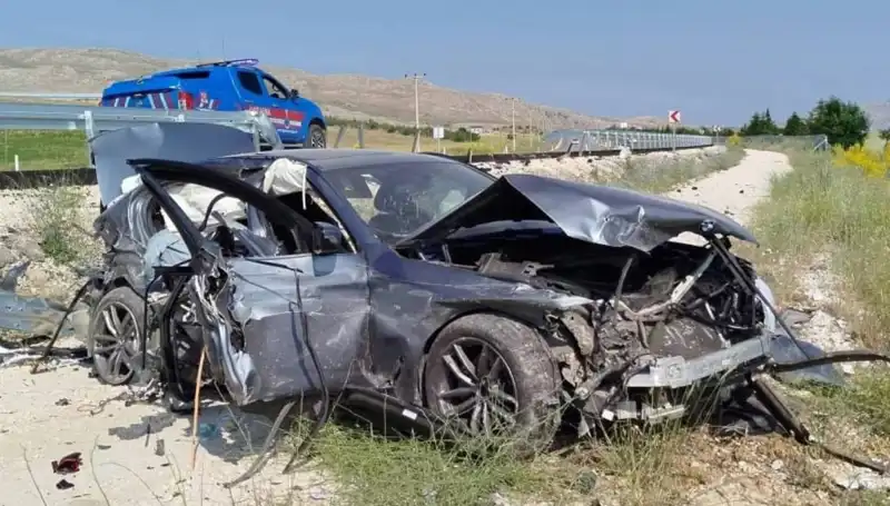 Sivas'ta İki Ayrı Trafik Kazası: Nedenleri ve Yaralıların Durumu