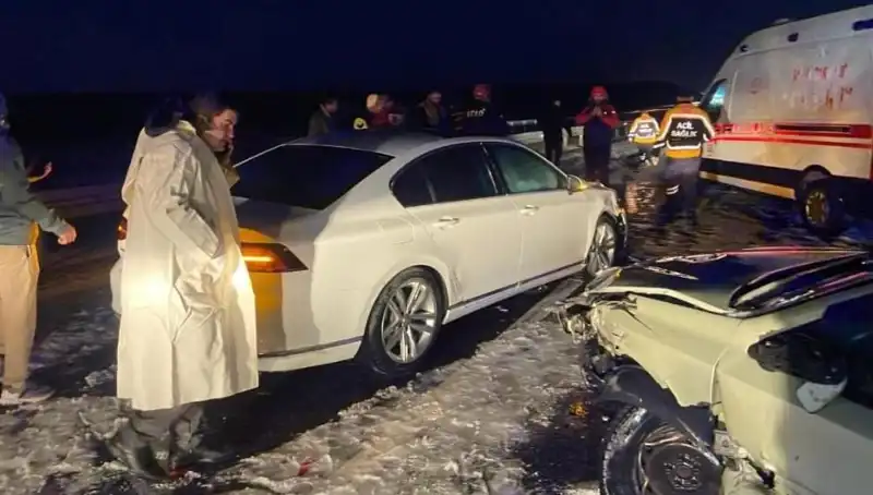 Aksaray'da Feci Zincirleme Trafik Kazası: 15 Yaralı!