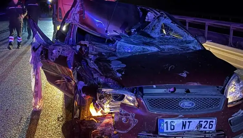 Afyonkarahisar’da Otomobil ve TIR Kaza Yaptı: 4 Kişi Yaralandı