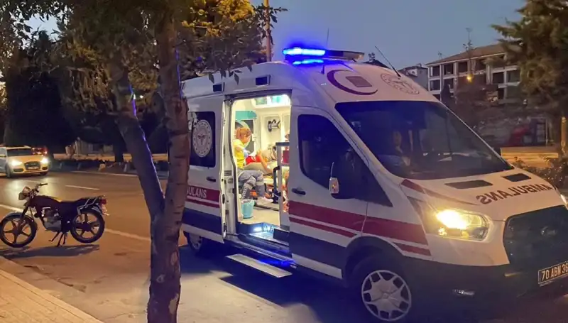 Otomobil Motosikleti 70 Metre Sürükledi, Sürücü Kaçtı: Olay Anı Şoke Etti!