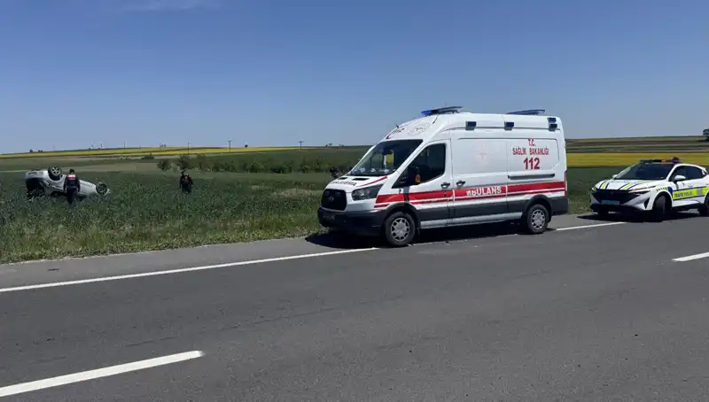 Edirne'de Devrilen Otomobilde Sürücü ve Eşi Yaralandı: Kazanın Nedenleri ve Sonrası