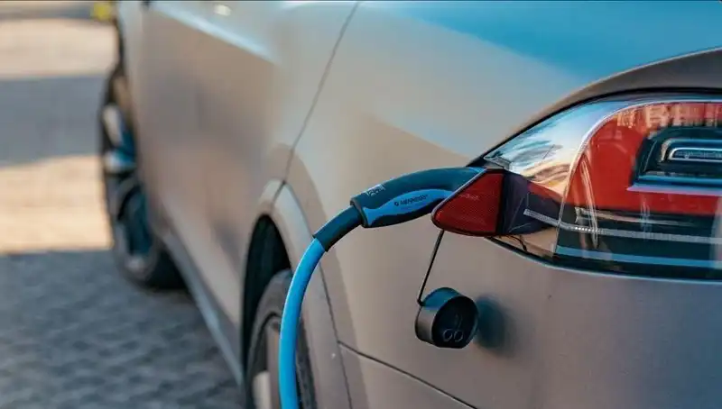 Elektrikli Araç Satışlarındaki Düşüş: Sebepler ve Çözüm Önerileri