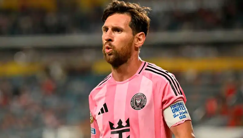 Messi'nin Debütünde Şok Anlar: Beraberlik ve Direkten Dönen Şut