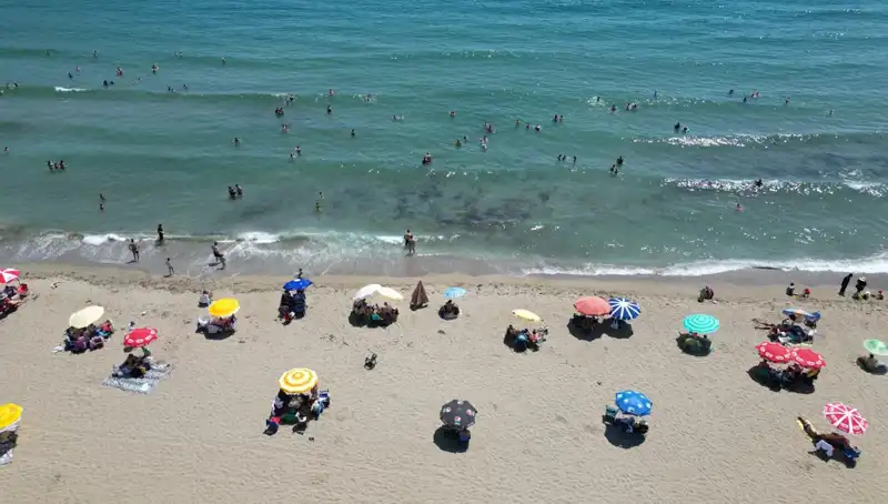 Tekirdağ'da Sıcak Havalardan Kaçış: Plajlar Dolup Taşıyor