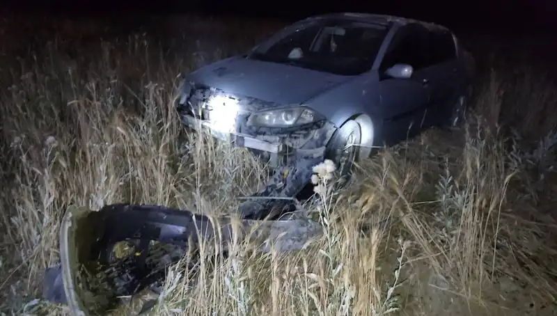 Burdur’da Otomobil Tarlaya Uçtu: Feci Kazada İki Kişi Yaralandı
