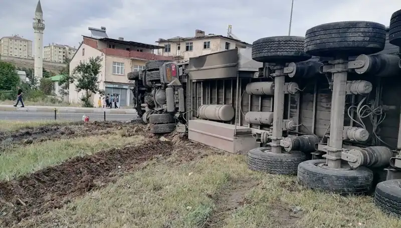 ** Erzurum'da Freni Boşalan TIR'ın Yol Açtığı Korkunç Kaza Detayları**