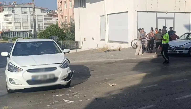 Antalya'da İki Otomobil Çarpıştı: Kaza Sonrası Detaylar ve Yaralılar