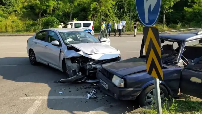 Görele’de Kazanın Şok Edici Görüntüleri: Sürücü Araç Camından Fırladı