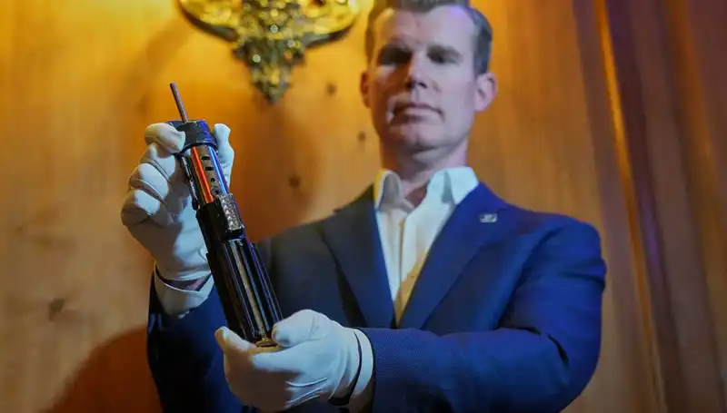 Darth Vader'ın Işın Kılıcı 3.65 Milyon Dolara Satıldı: Koleksiyoncuların Gözdesi