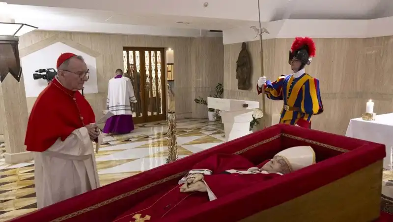 Papa'nın Tabuttaki Fotoğrafları Yayınlandı: Dünya İçi Sarsan Anlar