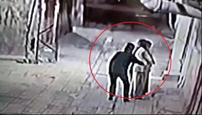 Polisler Pazarcı ve Simitçi Kılığında Kapkaççılara Büyük Darbe Vurdu