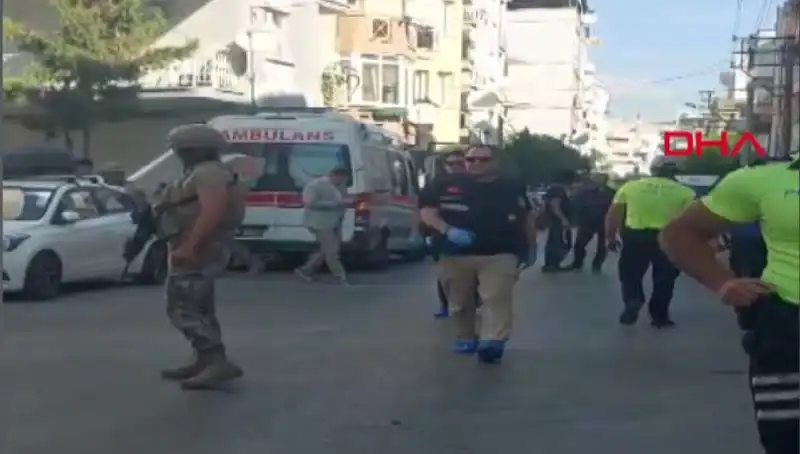 İzmir'de Silahlı Saldırı! Karakolda İki Polis Şehit Oldu, Bir Yaralı