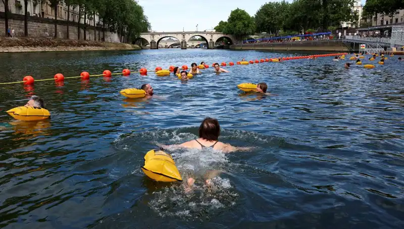Paris’te Tarihi An: Seine Nehri İlk Kez Halka Açıldı!