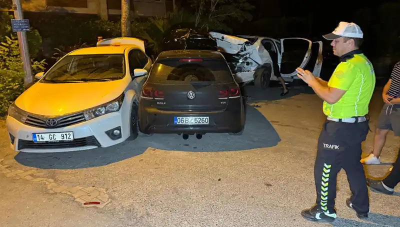 Alkollü Sürücü Korkunç Bir Kaza Yaptı: Üç Araç Hasar Gördü